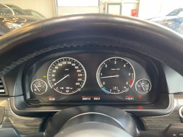 BMW 530 d xDrive *M-PAKET*HUD*AHK*BI-XENON*PANO*STHZ