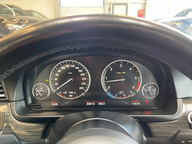 BMW 530 d xDrive *M-PAKET*HUD*AHK*BI-XENON*PANO*STHZ