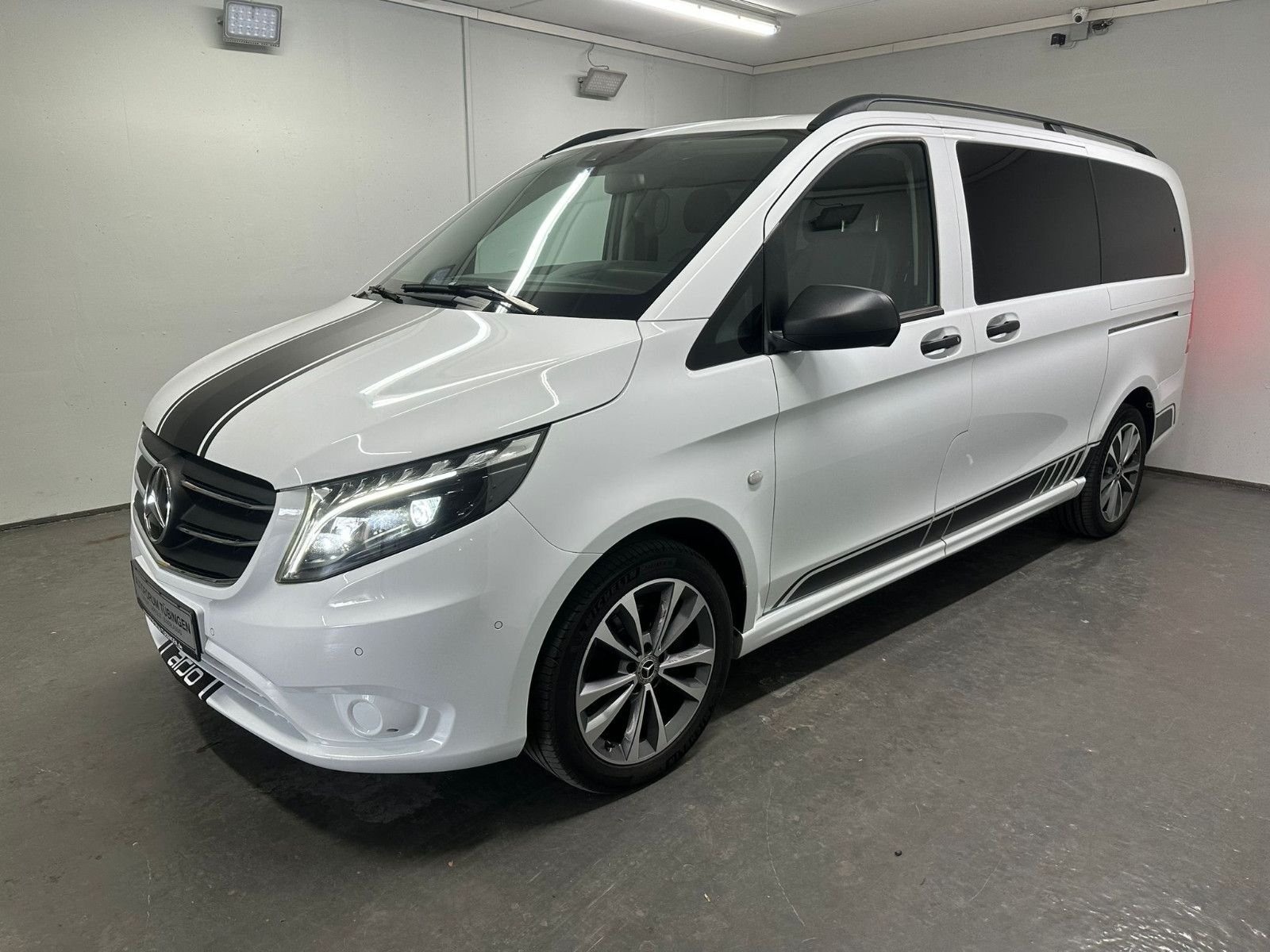 Fahrzeugabbildung Mercedes-Benz Vito 119CDI Tourer Lang EDITION*DISTRO*AHK*LED*