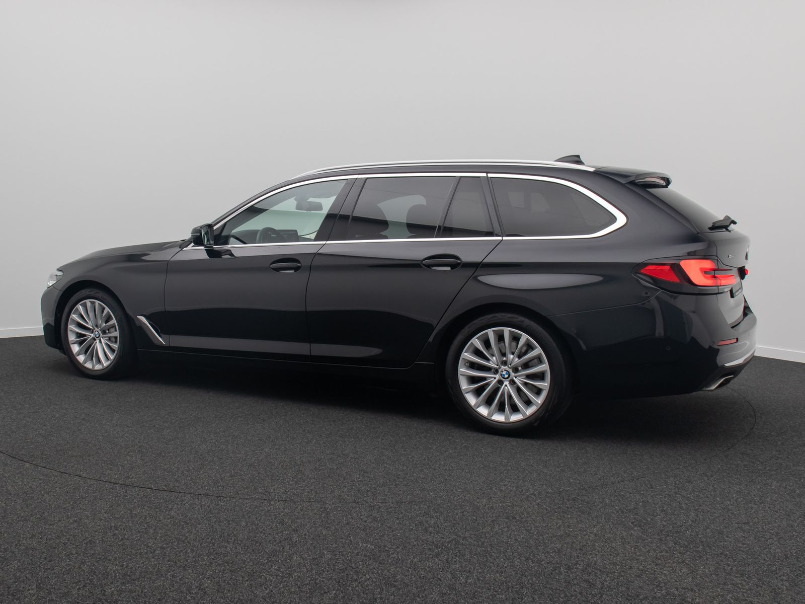 Fahrzeugabbildung BMW 530d xD Luxury Line DAB HUD Kamera Sport Alarm