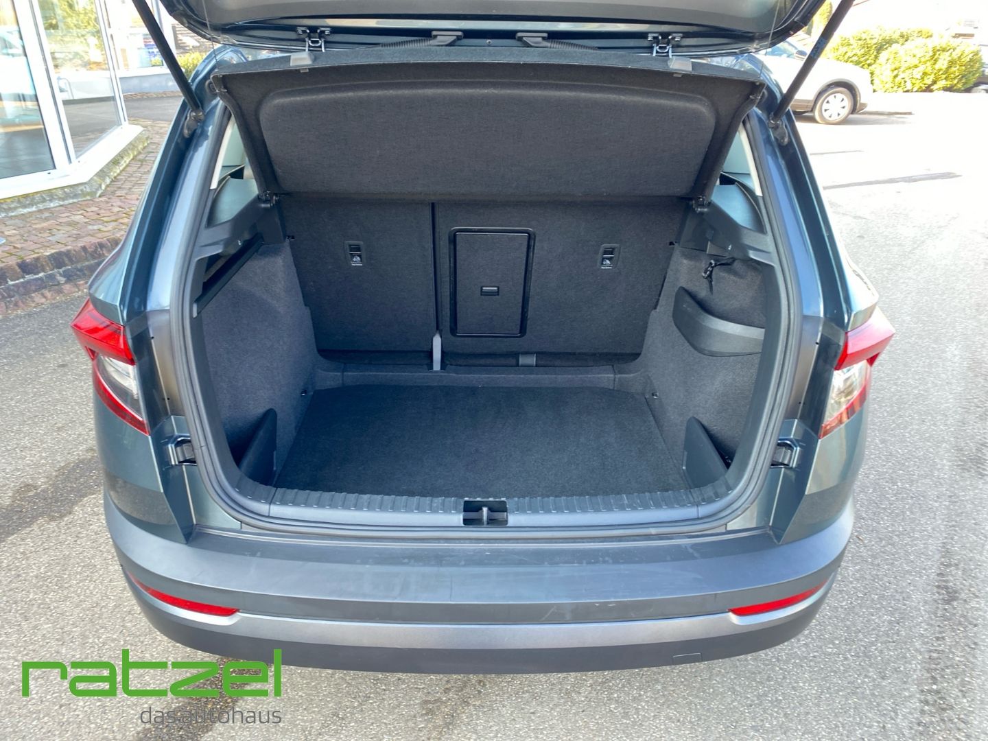 Fahrzeugabbildung SKODA Karoq 1.5 TSI Ambition LED DAB SHZ Spurwechselas