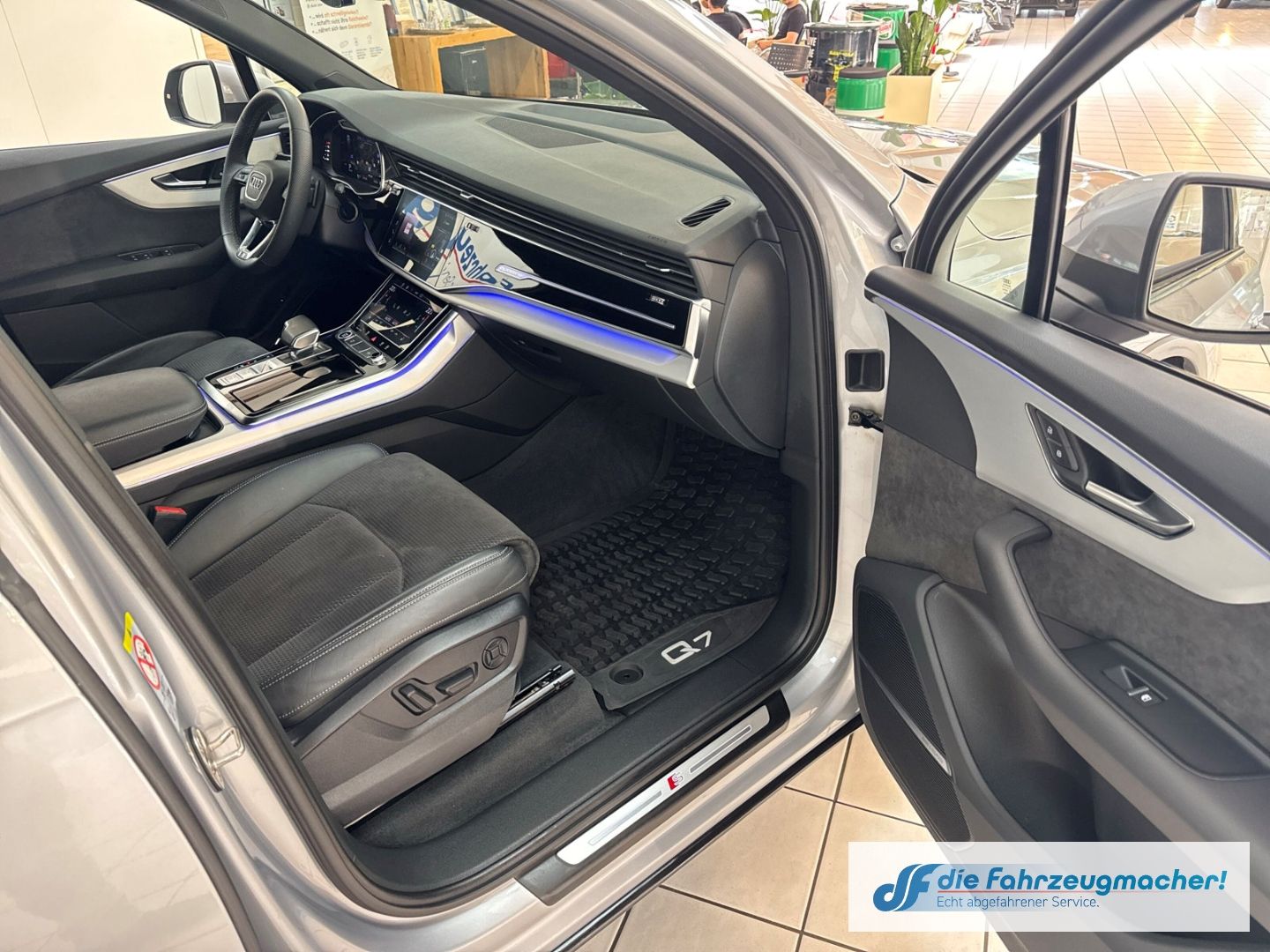 Fahrzeugabbildung Audi Q7 45 TDI quattro S-line Sportpaket LuftfeNiveau