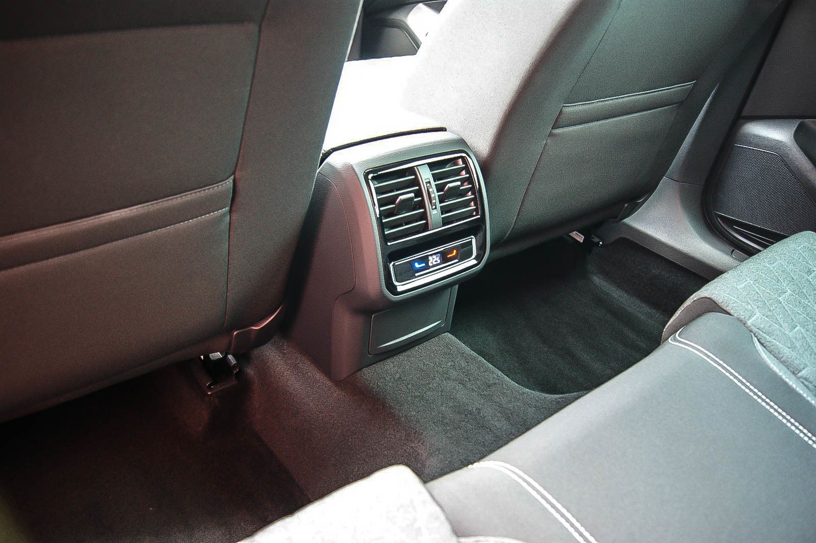 Fahrzeugabbildung Volkswagen Passat Variant GTE MATRIX-LED IQ.DRIVE ACC 1HAND
