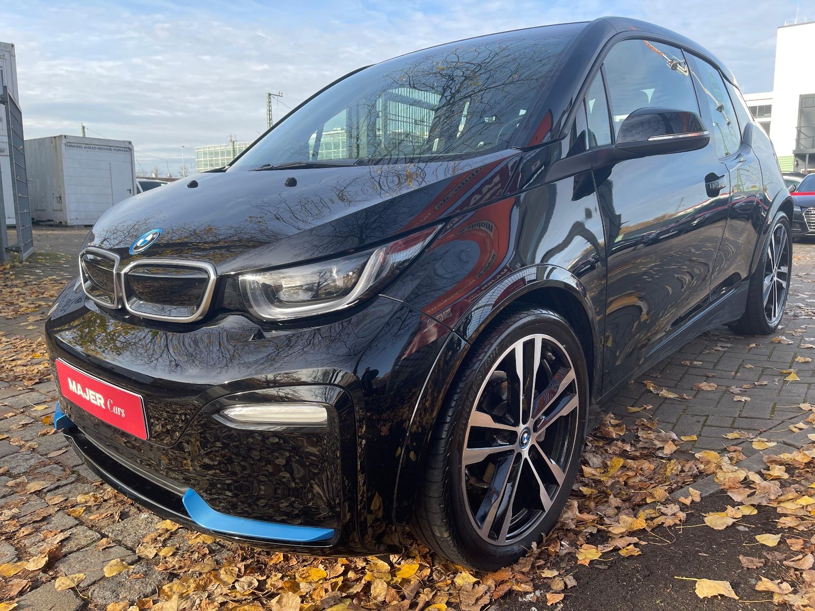 Fahrzeugabbildung BMW i3s KAMERA*SHZ*Business-Paket*20ZOLL*LED