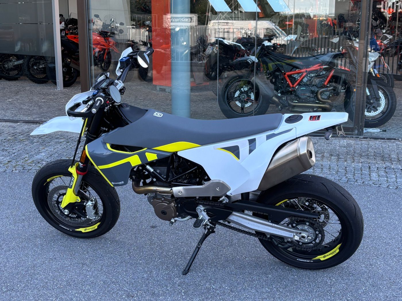 Fahrzeugabbildung Husqvarna 701 Supermoto Garantie bis 03.2026