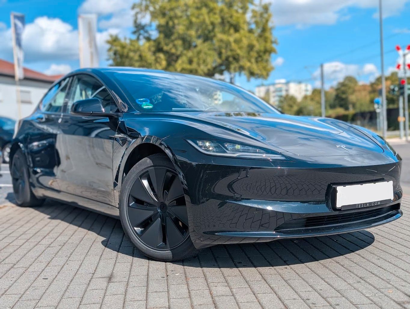 Tesla Model 3 1 Hand. Ambiente. Glasdach. LED.