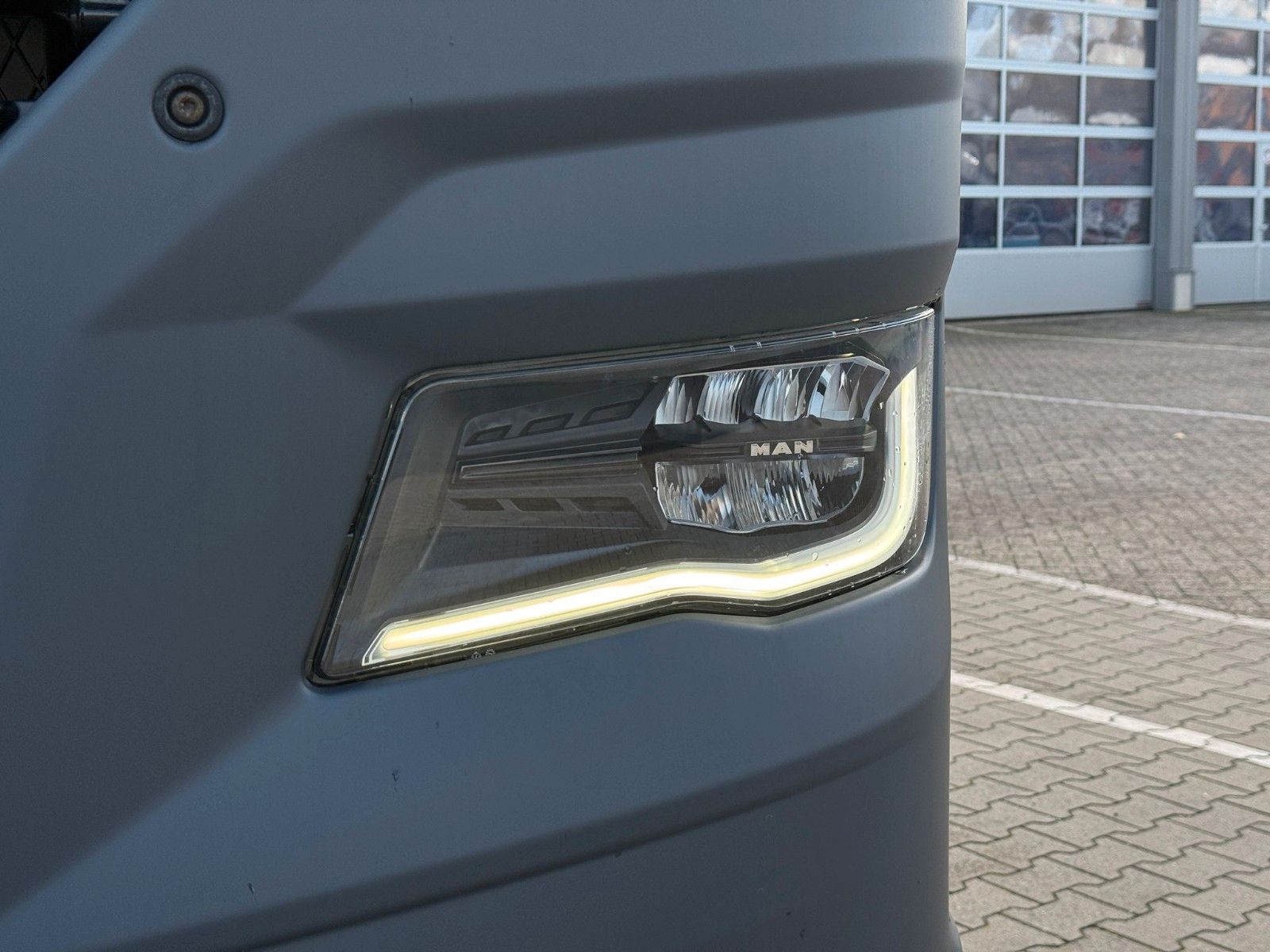 Fahrzeugabbildung MAN TGX 18.520 4x2H BL Kommunal Hydr.  Winterdienst