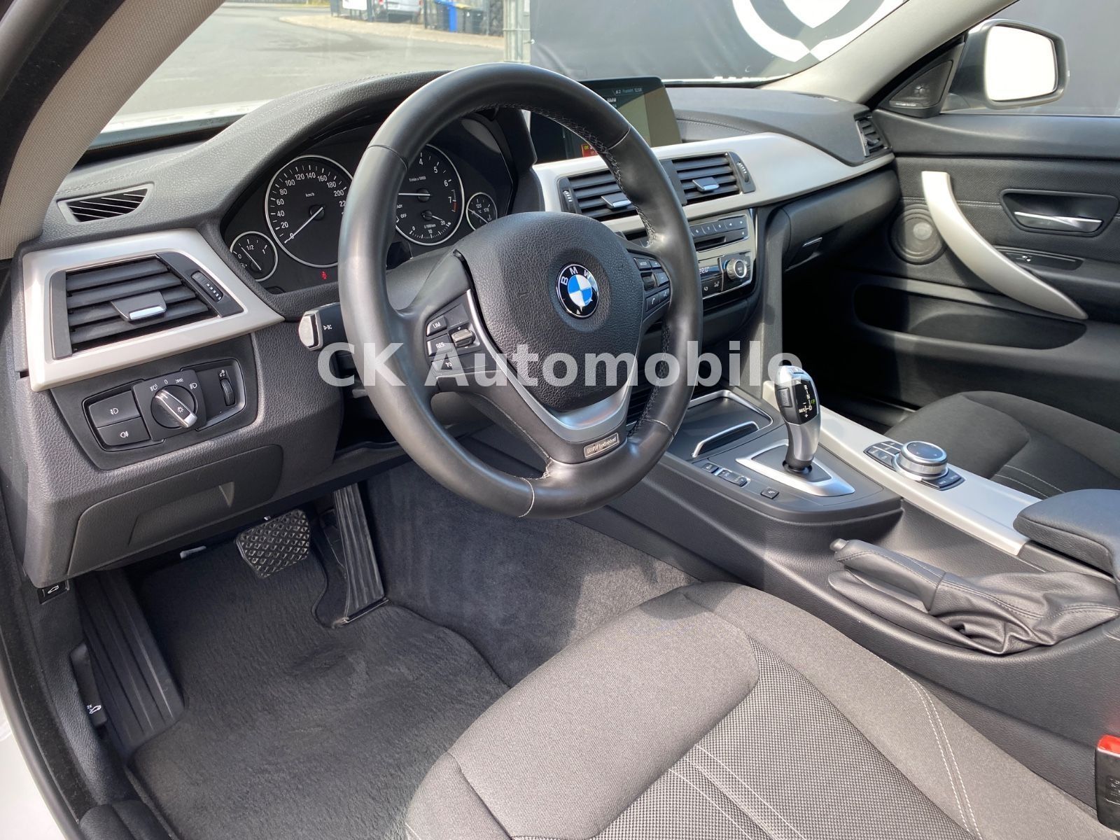 Fahrzeugabbildung BMW 420i xDrive Gran Coupe Advantage/Navi/LED/Kamera