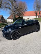 MINI Cooper SD Cabrio John Cooper Works - schwarze MINI Cooper SD Cabrio