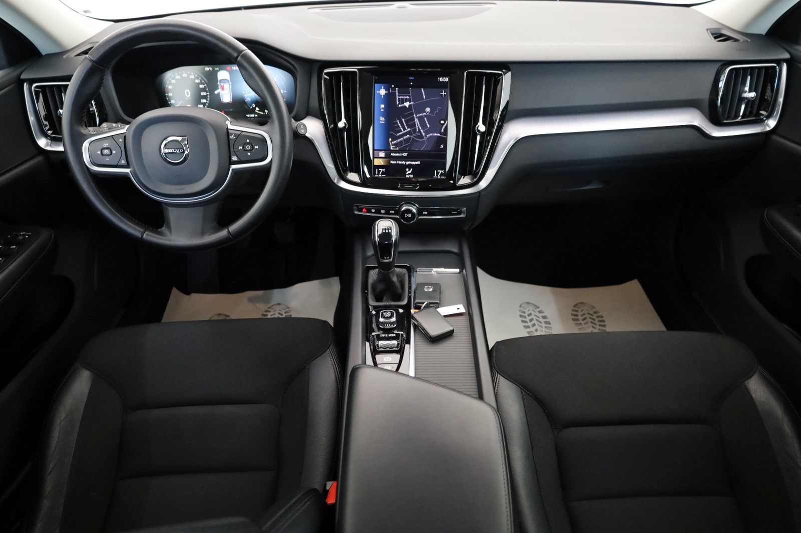 Fahrzeugabbildung Volvo V60 Kombi Momentum Pro TLeder,Navi,LED,PDC,Apple