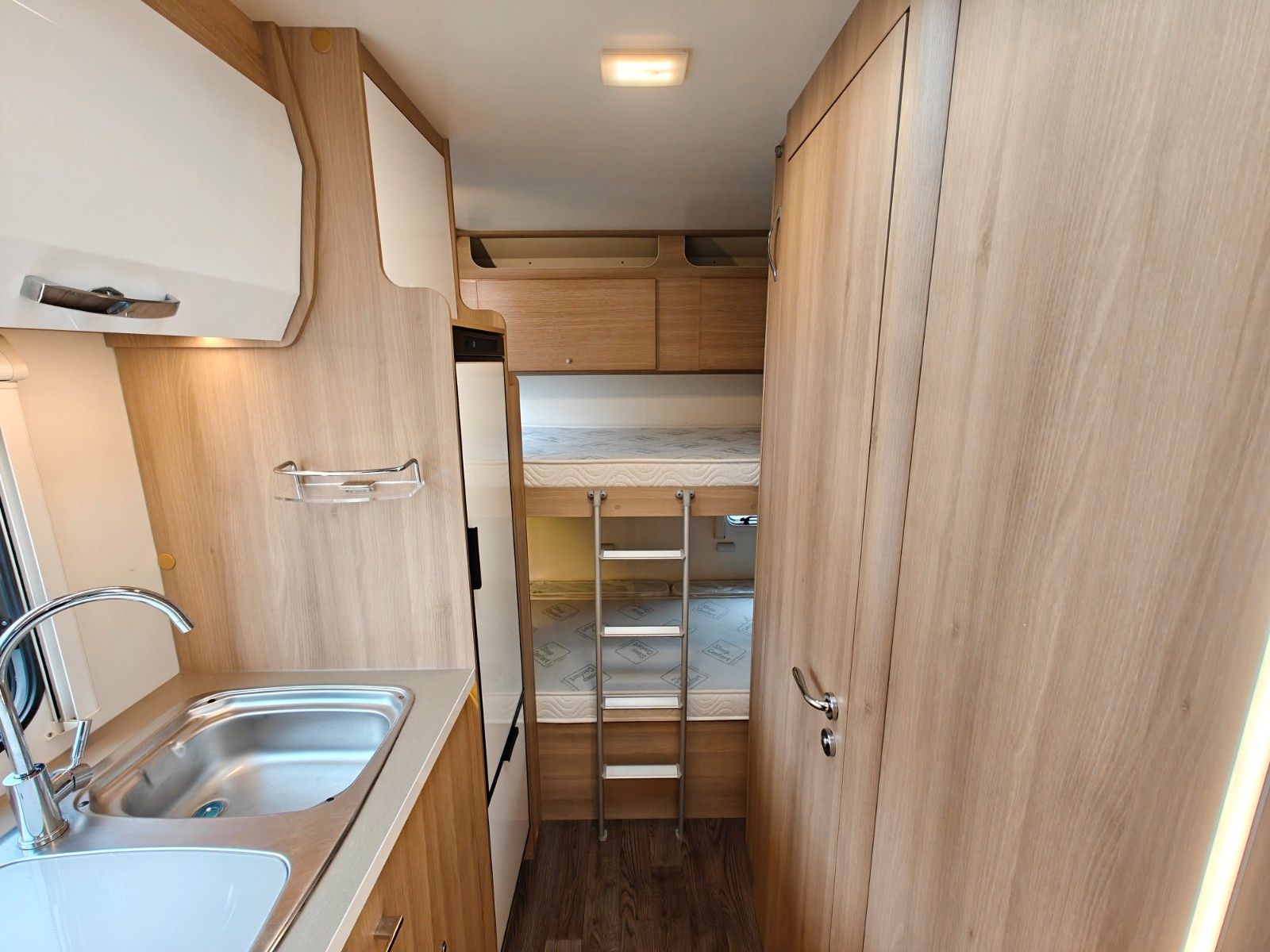 Fahrzeugabbildung Roller Team Kronos 275 - SAT, TV, Solar, 6 Sitz/Schlafplätze