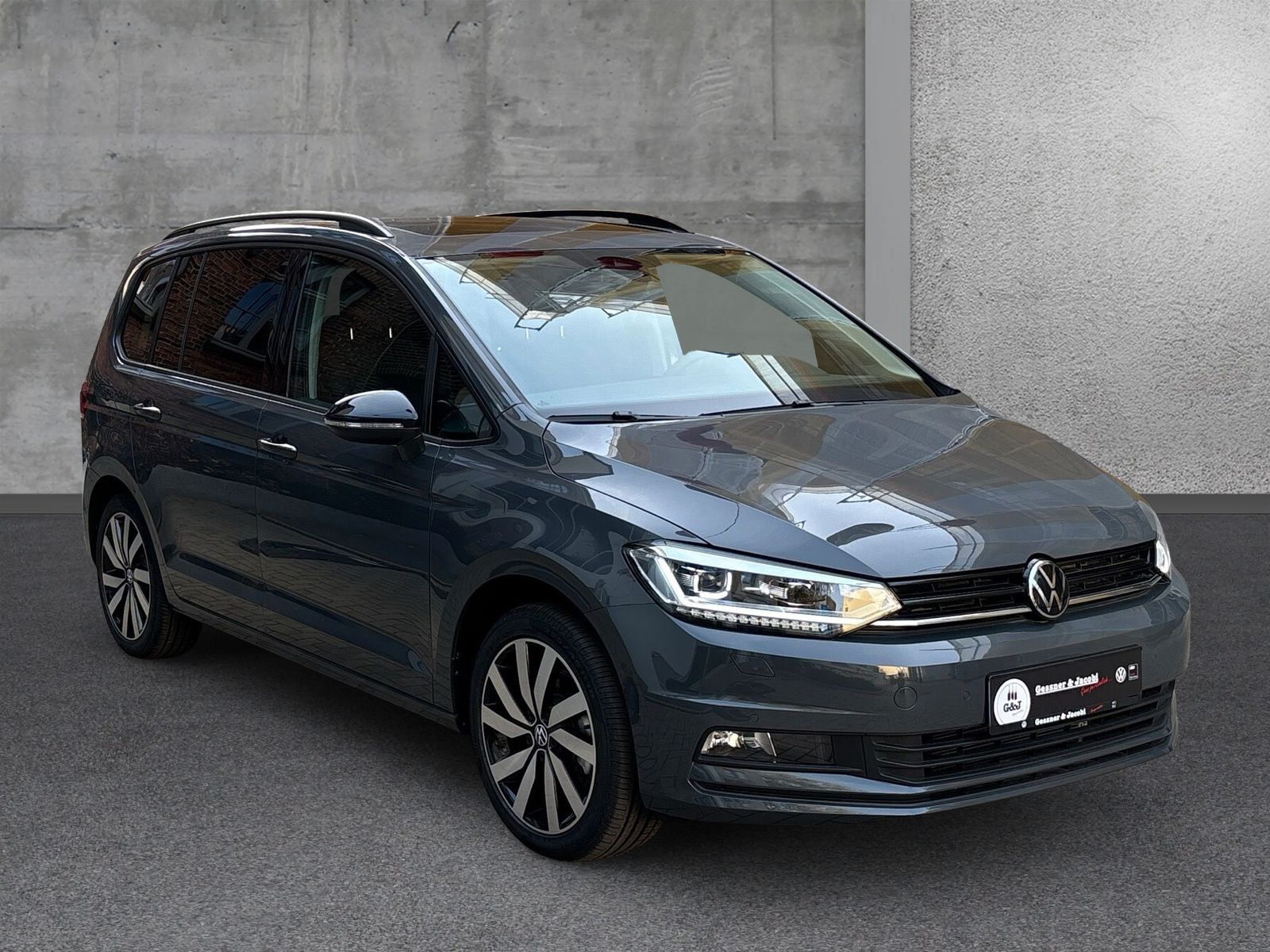 Fahrzeugabbildung Volkswagen Touran 2.0 TDI Highline Keyless Pano Kamera AHK