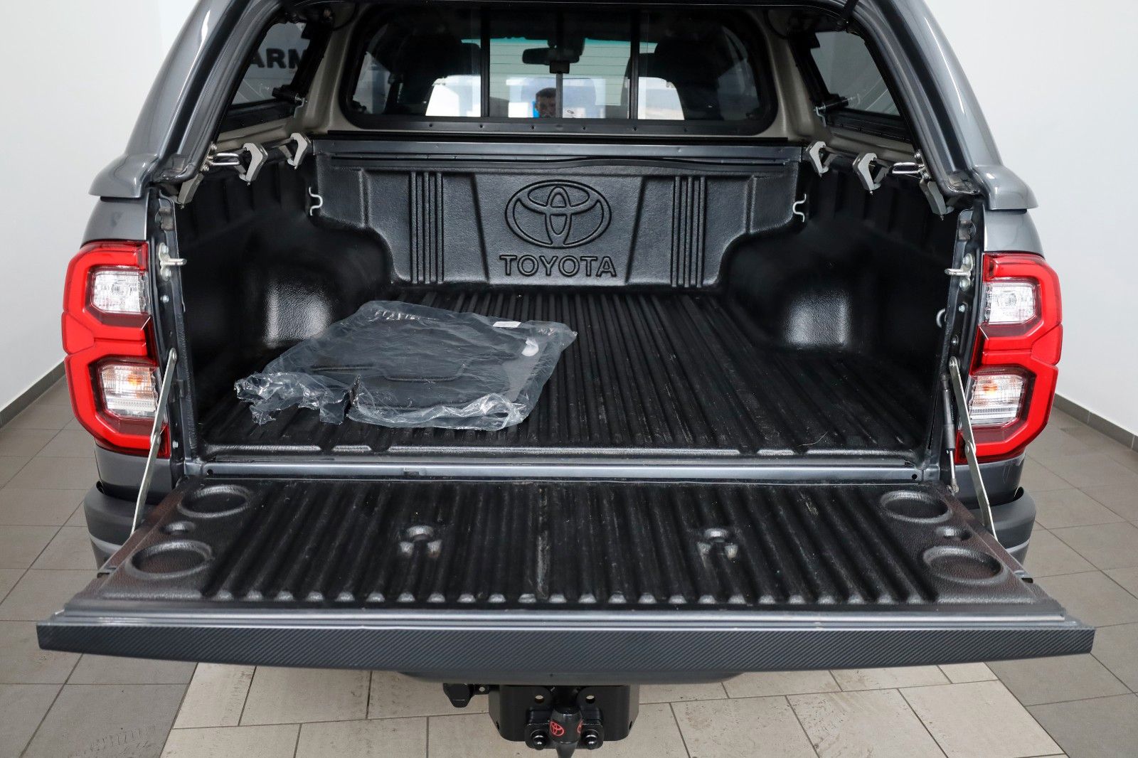 Fahrzeugabbildung Toyota Hilux 2.8 D-4D Invincible,HardTOP,8xAluräder,AHK