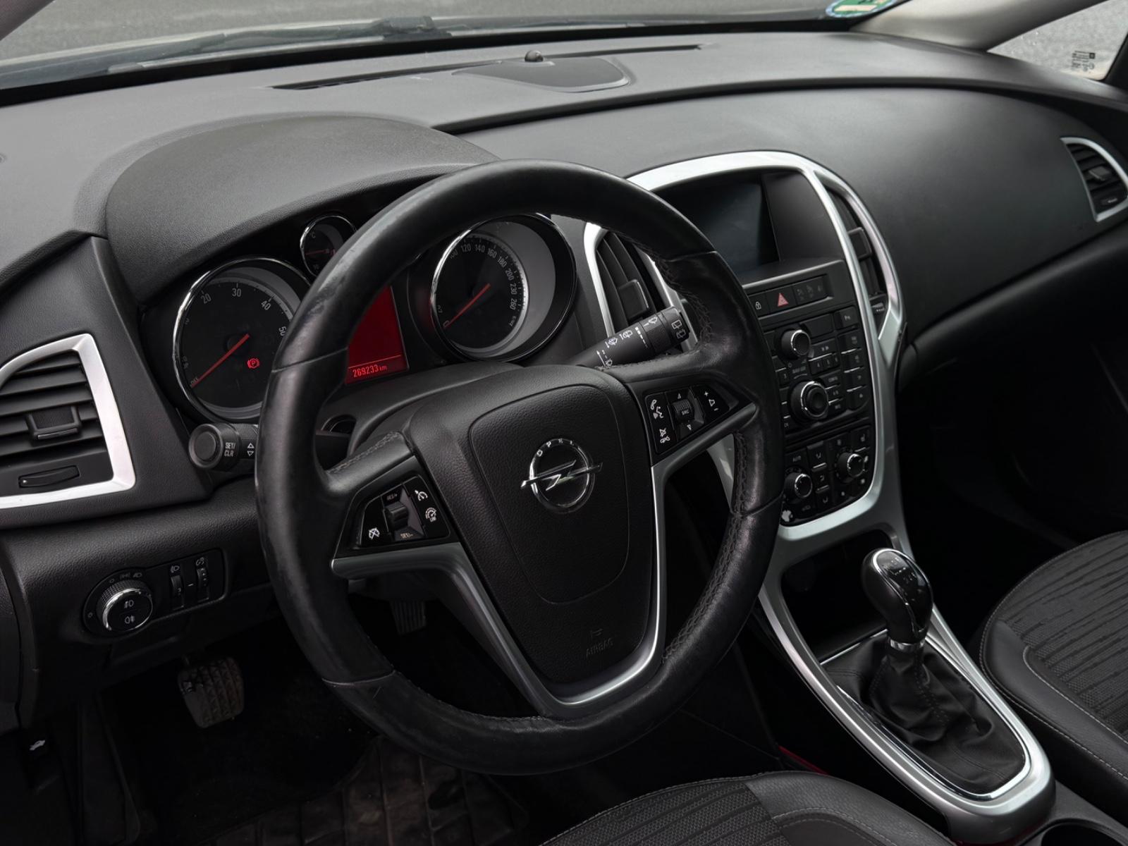 Opel Astra 2014 — photo 9