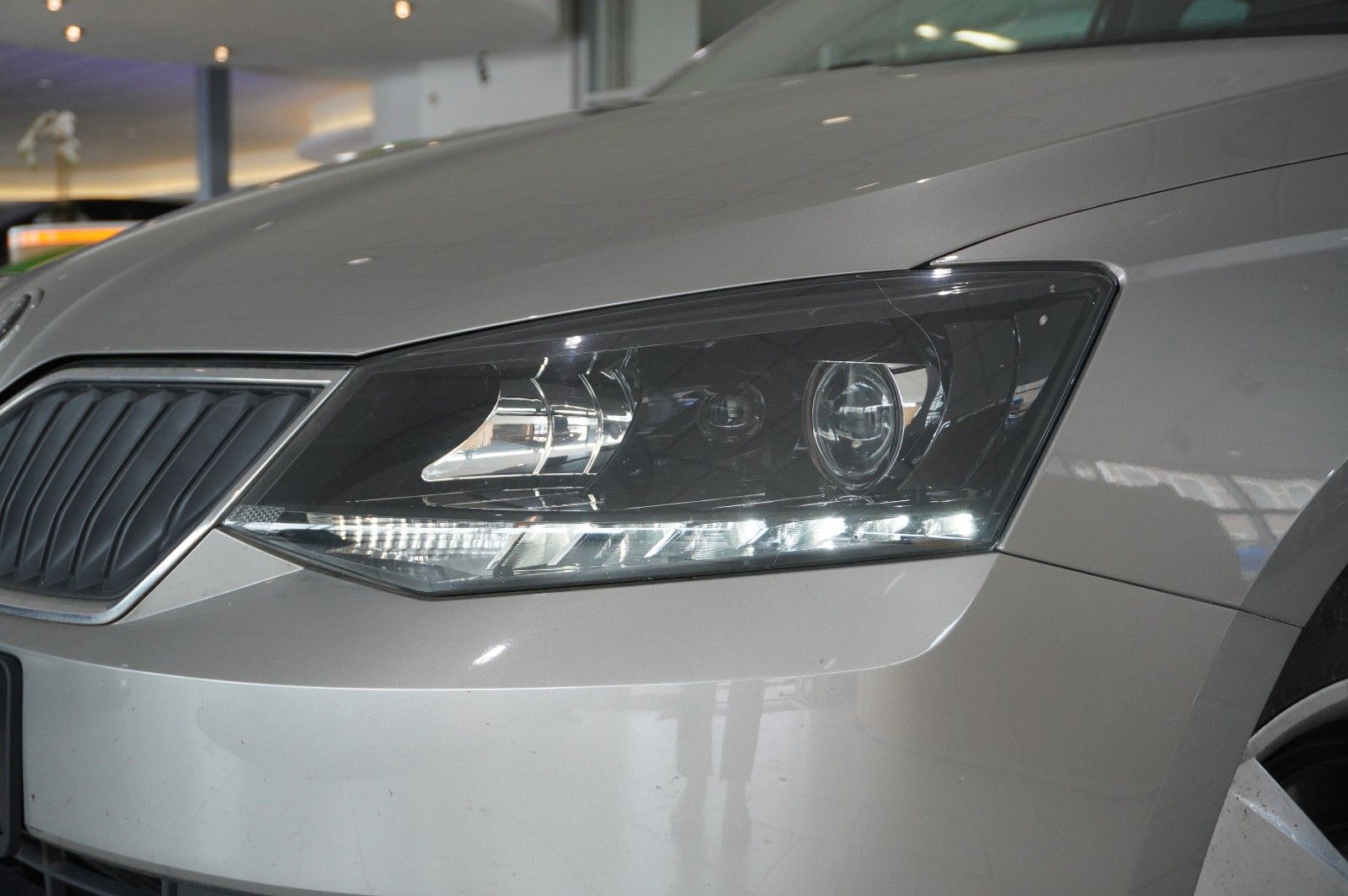 Fahrzeugabbildung SKODA Fabia Combi 1.2 STYLE LED/PDC/KLIMA/SH/USB/NEBEL
