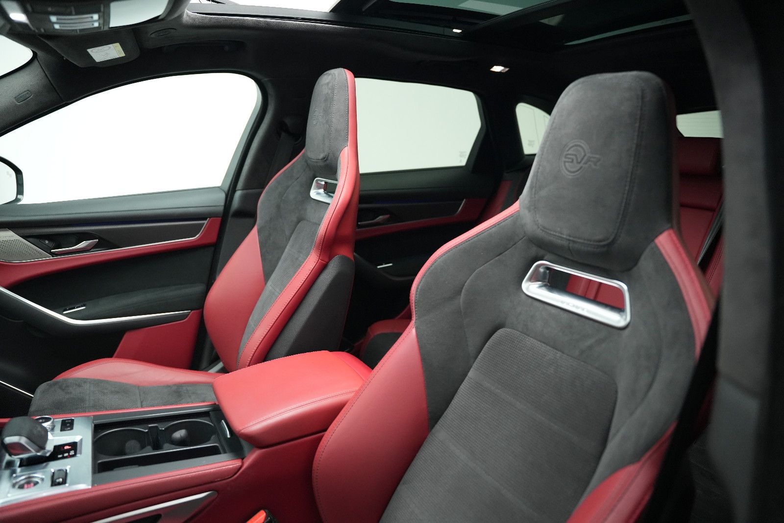 Fahrzeugabbildung Jaguar F-Pace SVR *Panorama*MeridianSurround*360°Memory