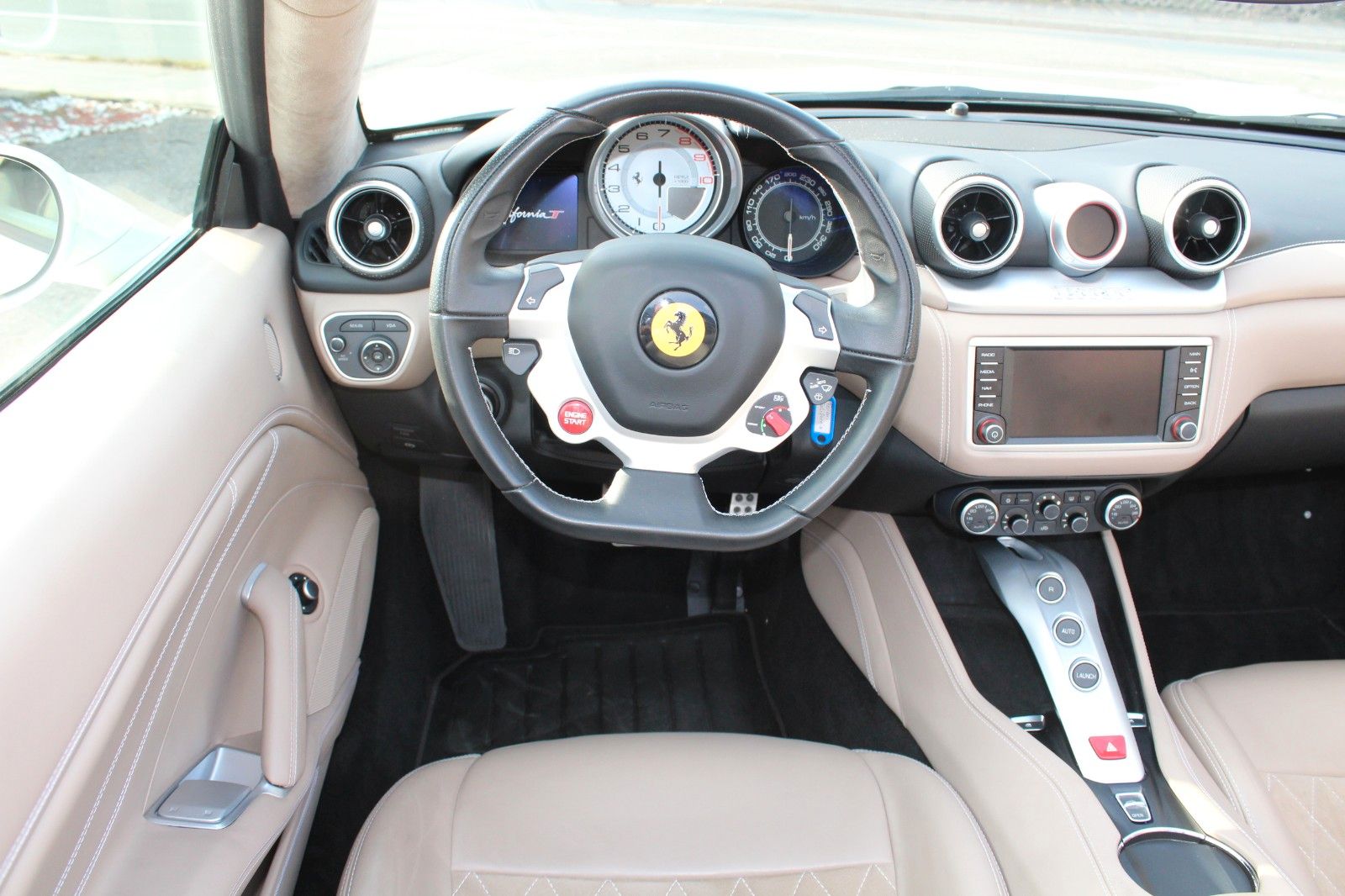 California 3.9 V8 T 4-Sitzer