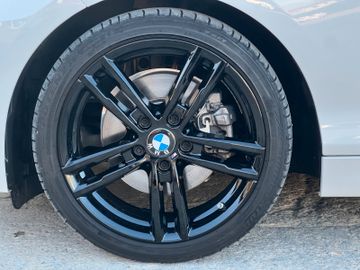 Fahrzeugabbildung BMW 220i Steptronic M Sport Shadow Navi HiFi Leder