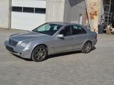 Mercedes-Benz C 240 ELEGANCE W203 V6 - Mercedes-Benz C 240: Elegance