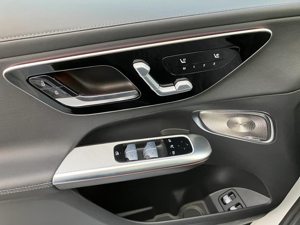 Fahrzeugabbildung Mercedes-Benz GLC 400 e 4M AMG*NIGHT*PSD*AHZV*HUD*DIGI. LIGHT*