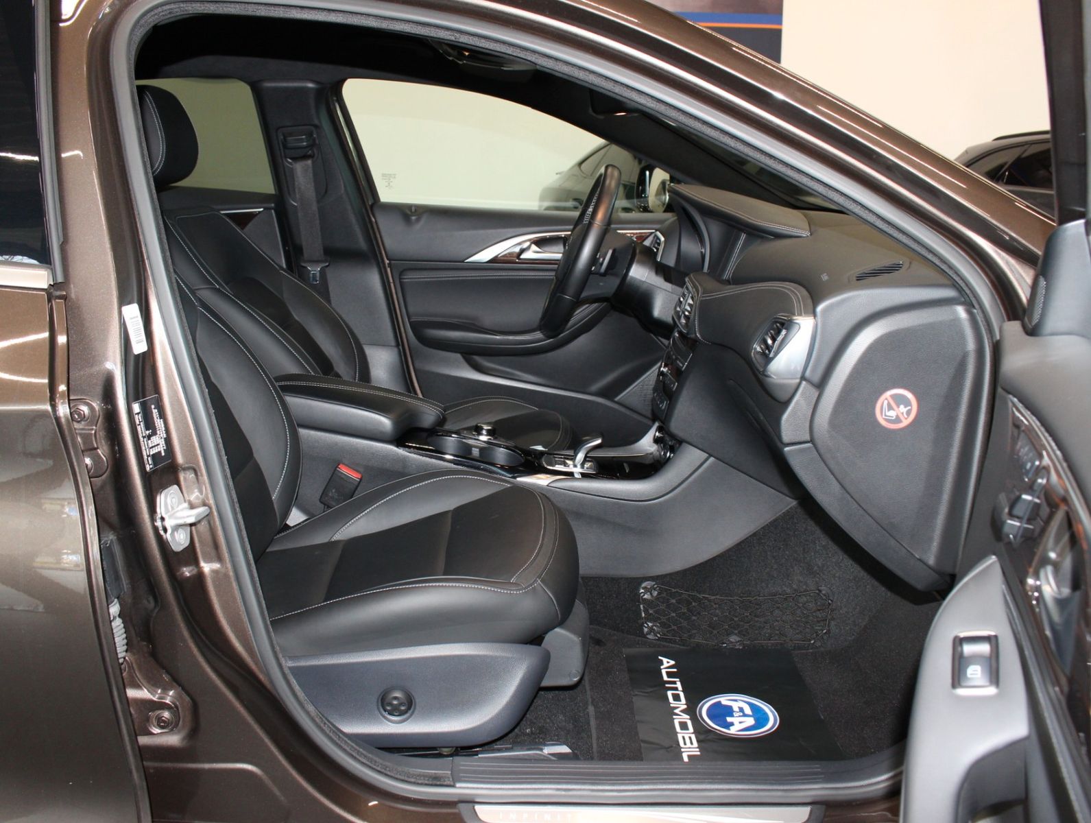 Fahrzeugabbildung Infiniti Q30 1.6 Premium 2. Hand*Navi*Kamera