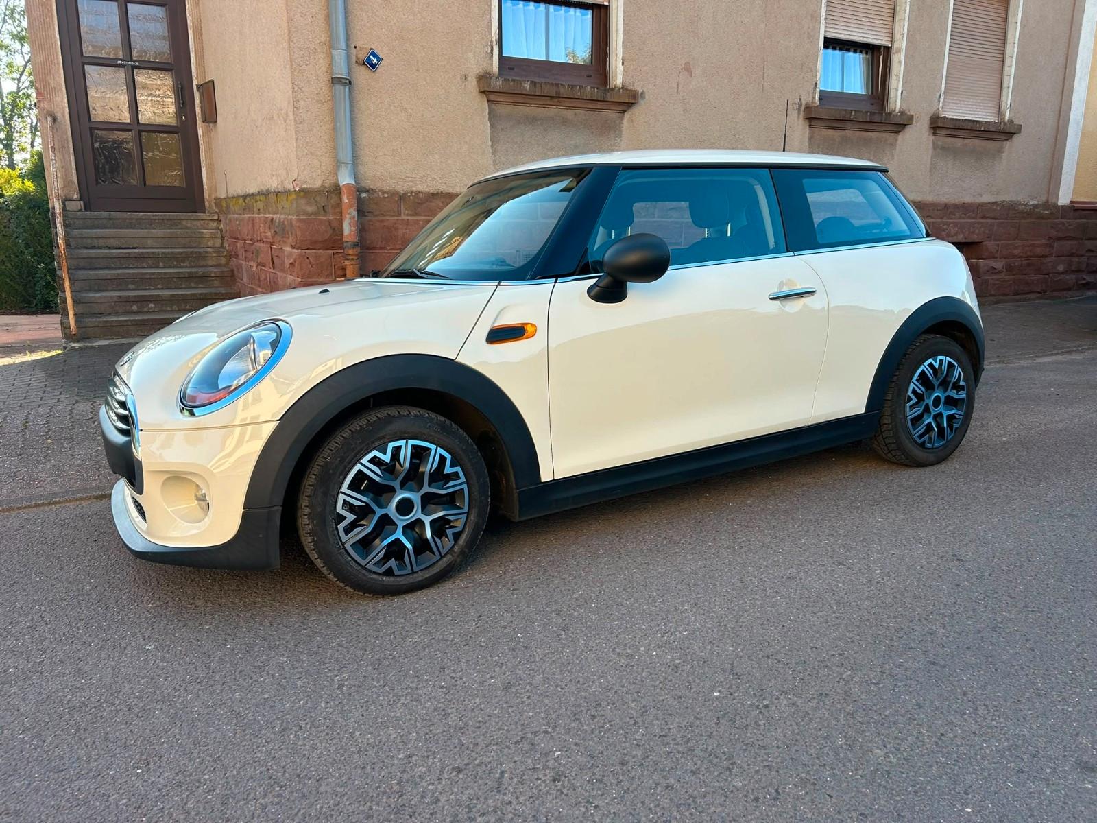 MINI ONE_FIRST Mini 3-trg. One First