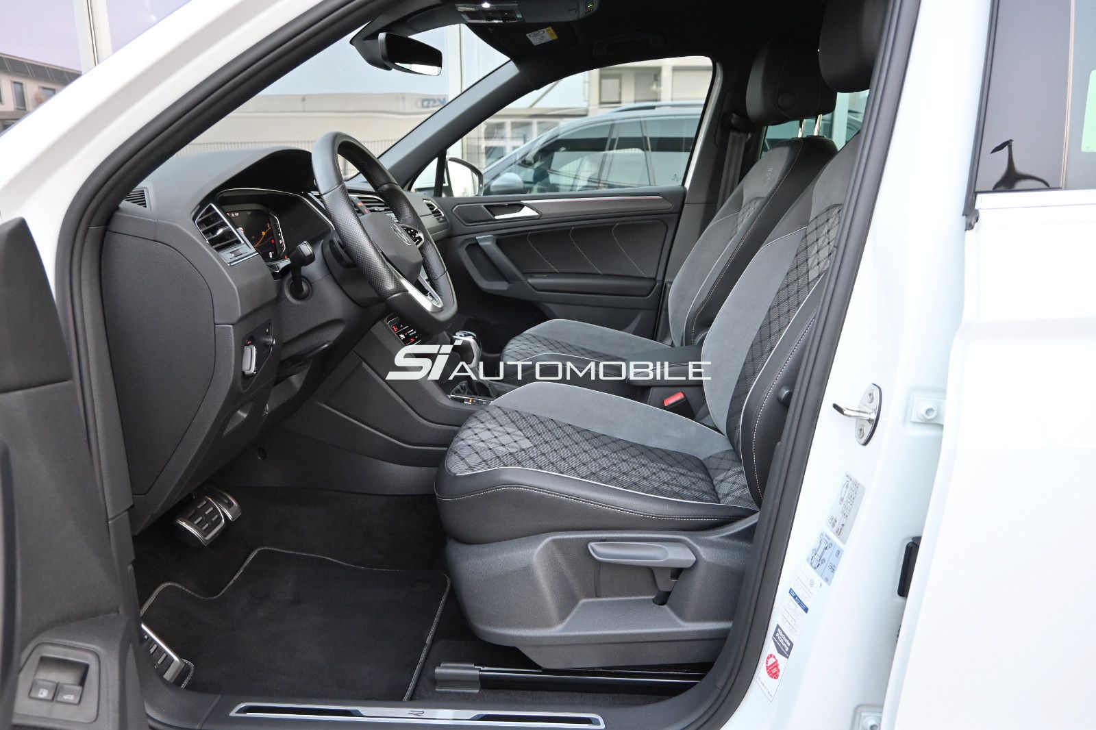 Fahrzeugabbildung Volkswagen Tiguan 1.4 eHybrid DSG R-Line °ACC°AHK°360°-KAM°