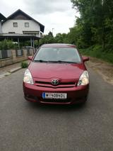Toyota Verso - rote Toyota Verso