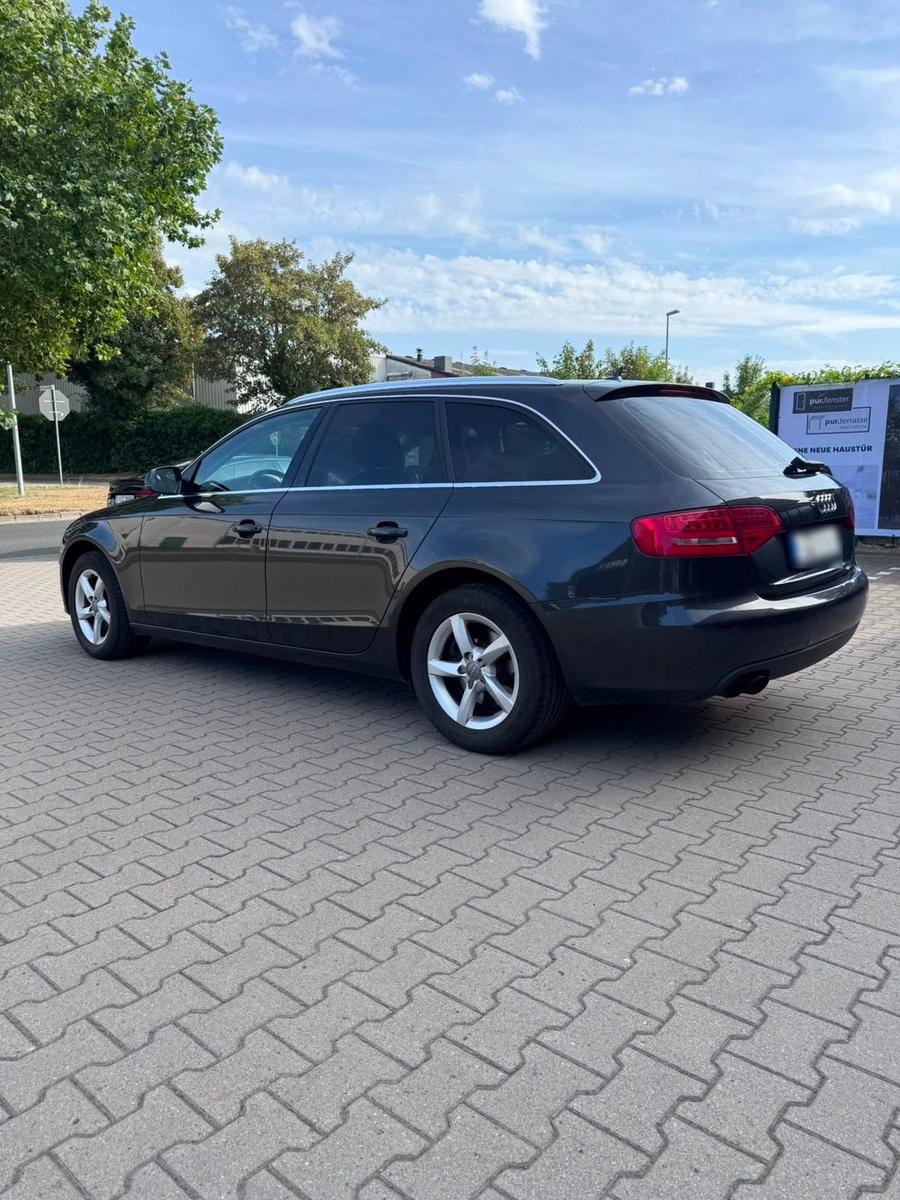 Audi A4 2010 — photo 7