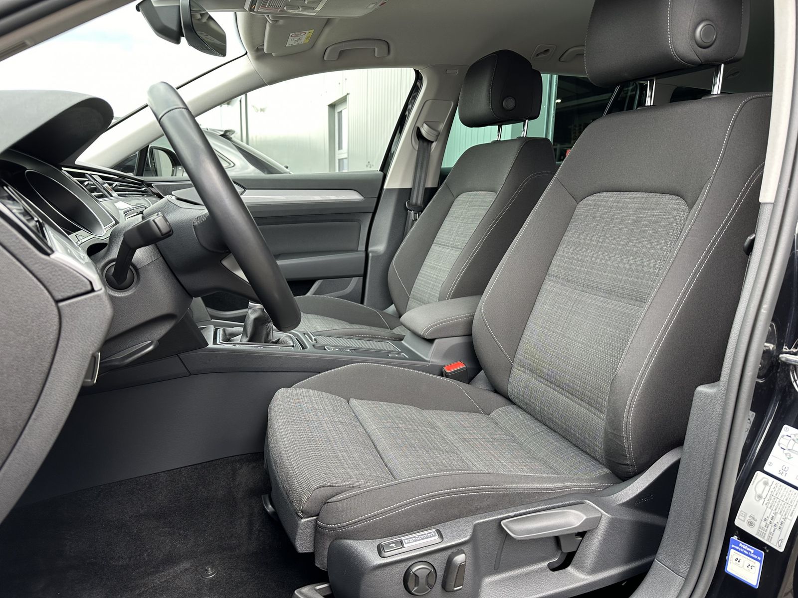 Fahrzeugabbildung Volkswagen Passat Variant 2.0 TDI Business NAV+LED+ACC+KAM