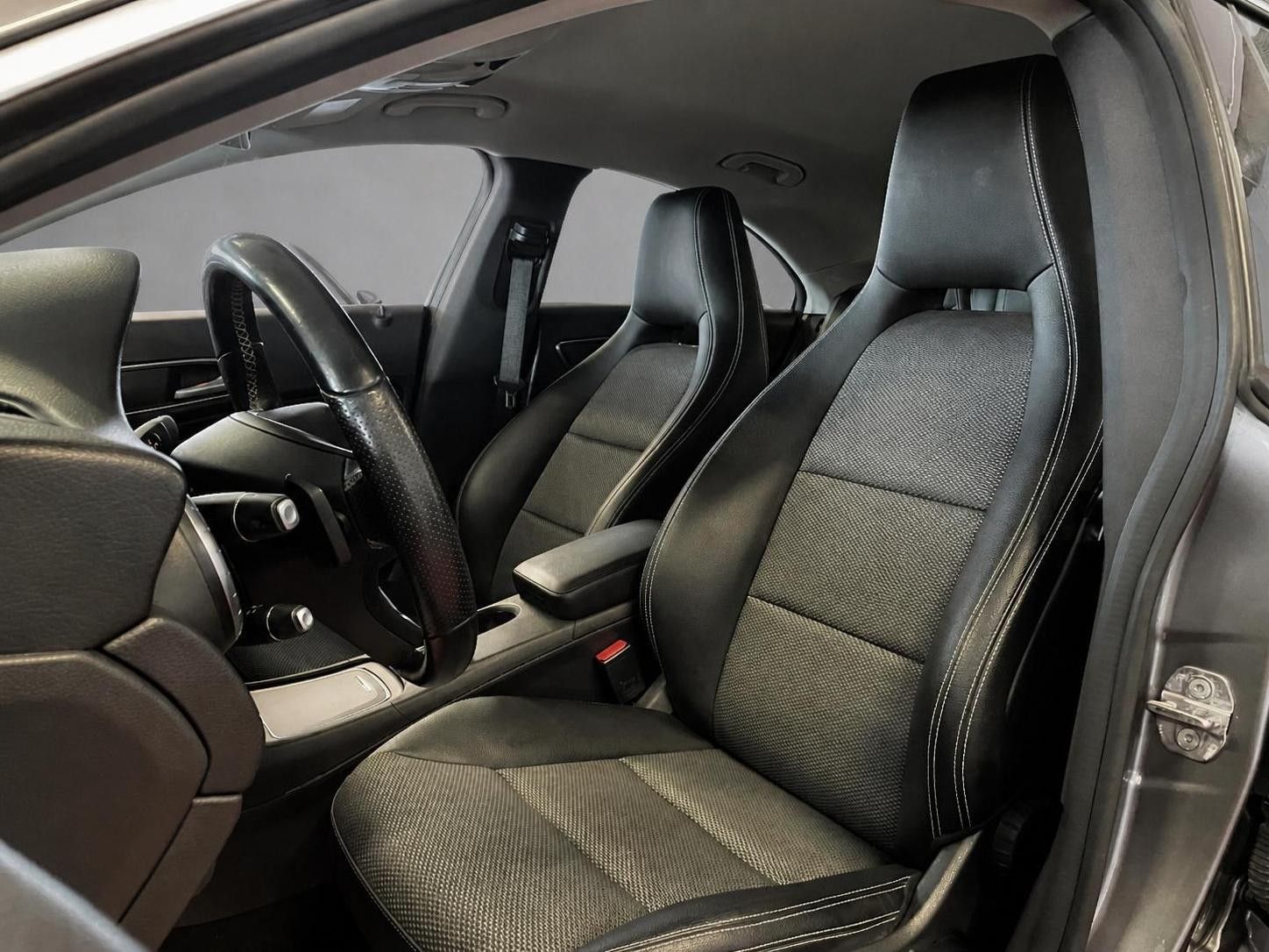 Mercedes-Benz CLA 200 Business 2. Hd BT Sport foto 23