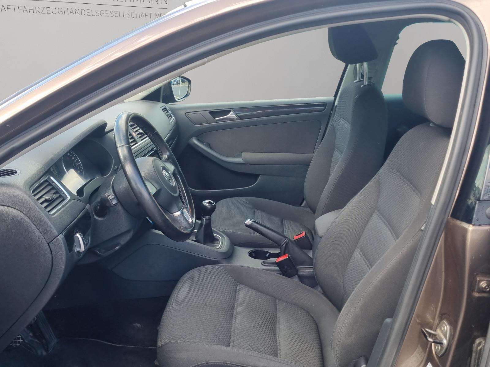 Volkswagen Jetta VI Comfortline 2.HAND WENIG KILOMETER