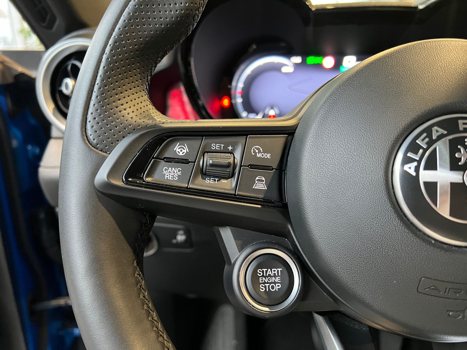 Fahrzeugabbildung Alfa Romeo Tonale Ti H&K LED NAVI ALU