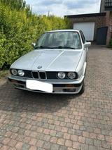 BMW e30 limo 320i - BMW 320 aus 1988: 320i