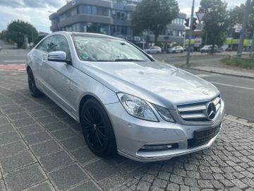 Mercedes E 220 - 1