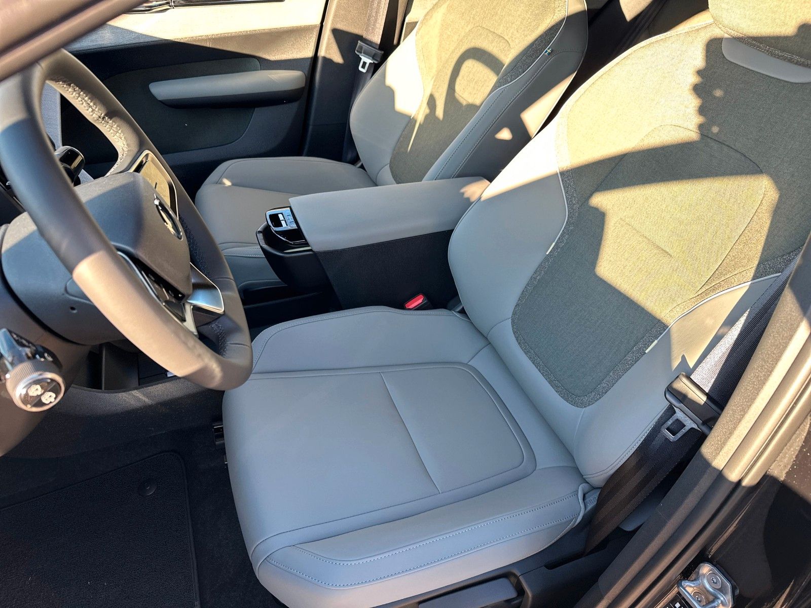 Fahrzeugabbildung Volvo EX30 Plus 2WD Pure Electric Extended Range, ACC