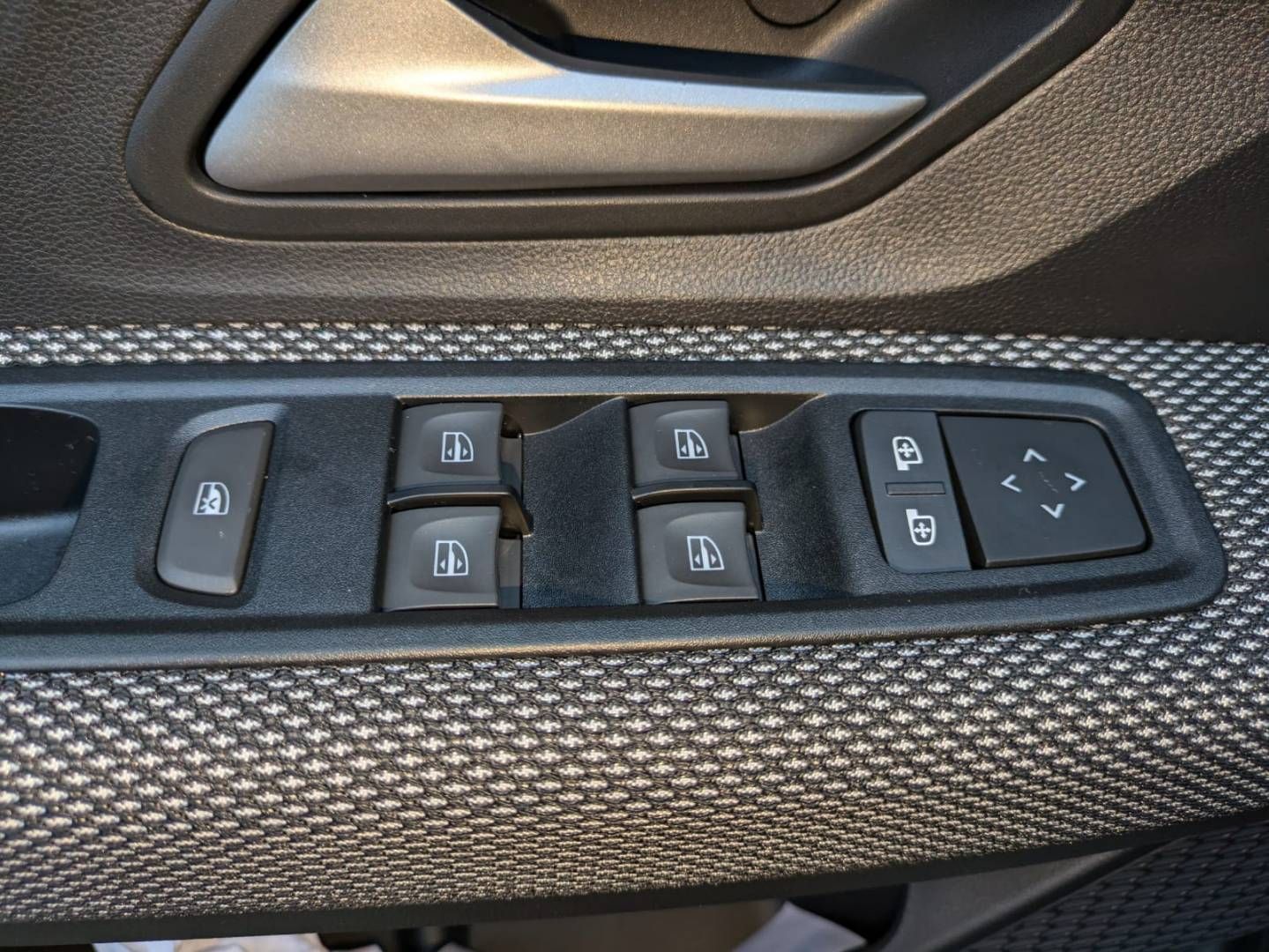 Fahrzeugabbildung Dacia Jogger Expression HYBRID 140