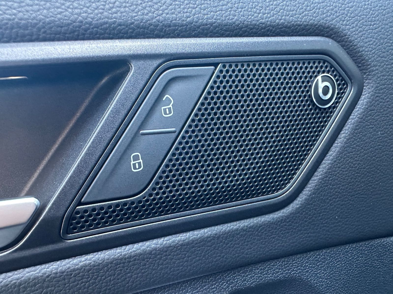 Fahrzeugabbildung SEAT Tarraco FR 4Drive 7-Sitzer NAV+LED+KAM+AHK+PANO