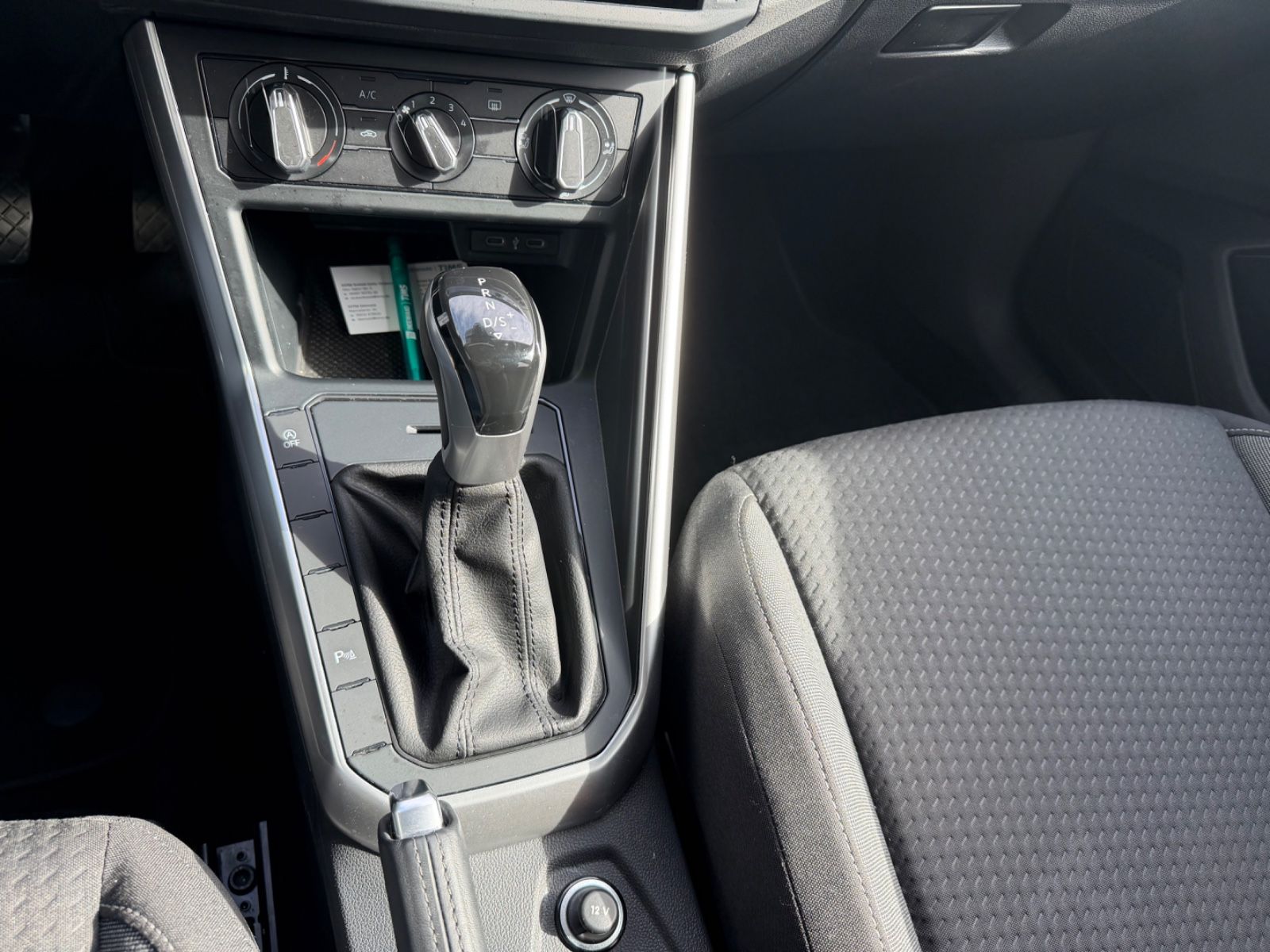 Fahrzeugabbildung Volkswagen Polo VI 1.0 TSI Life DSG LED Garantie