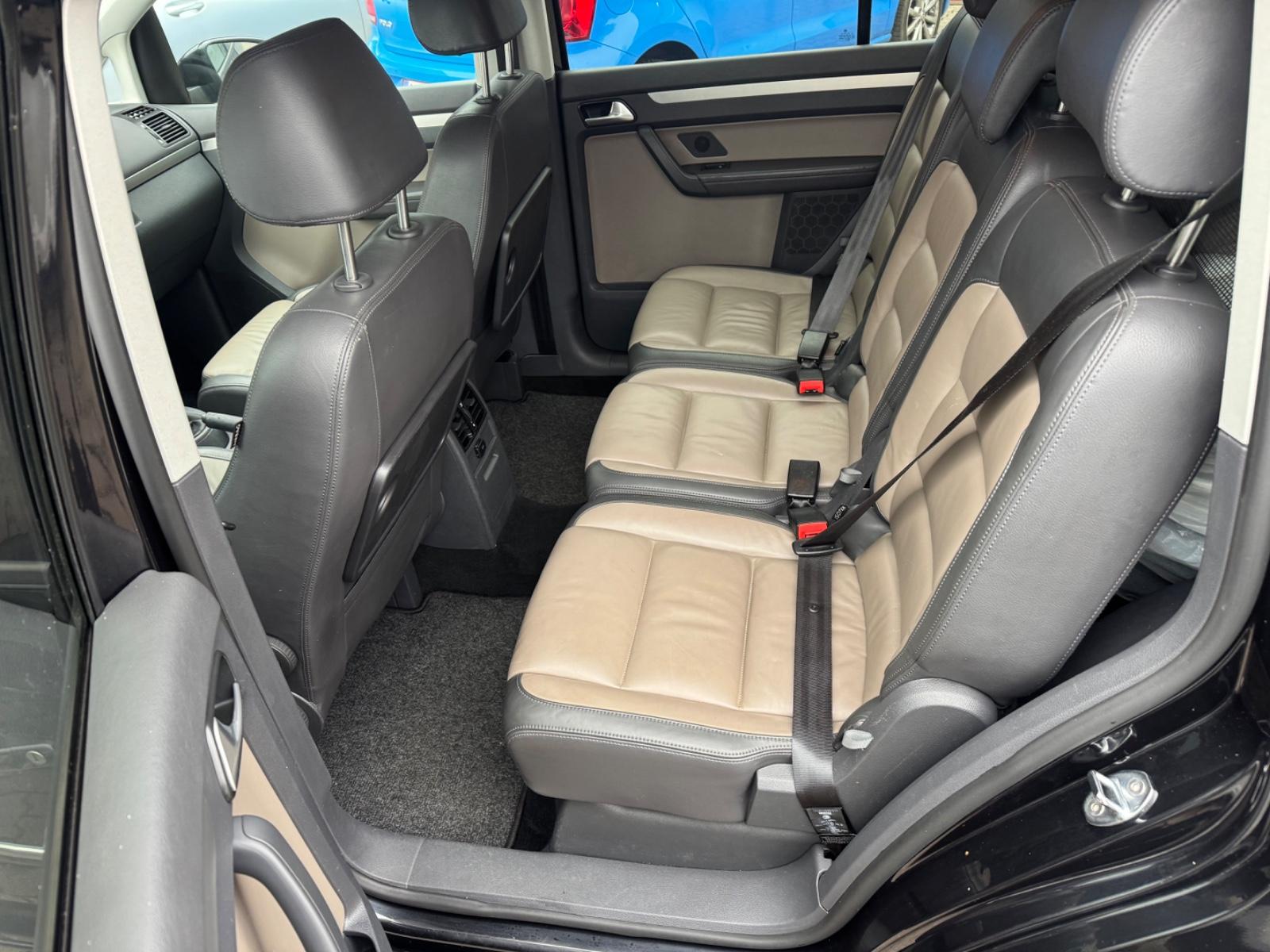 Volkswagen Touran 2009 — photo 11