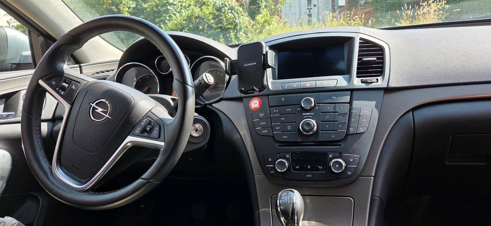 Opel Insignia 2010 — interior