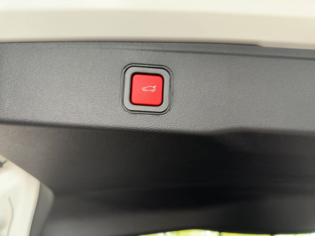 Fahrzeugabbildung Jeep Avenger e-hybrid Black Edition ALLWETTER WINTER