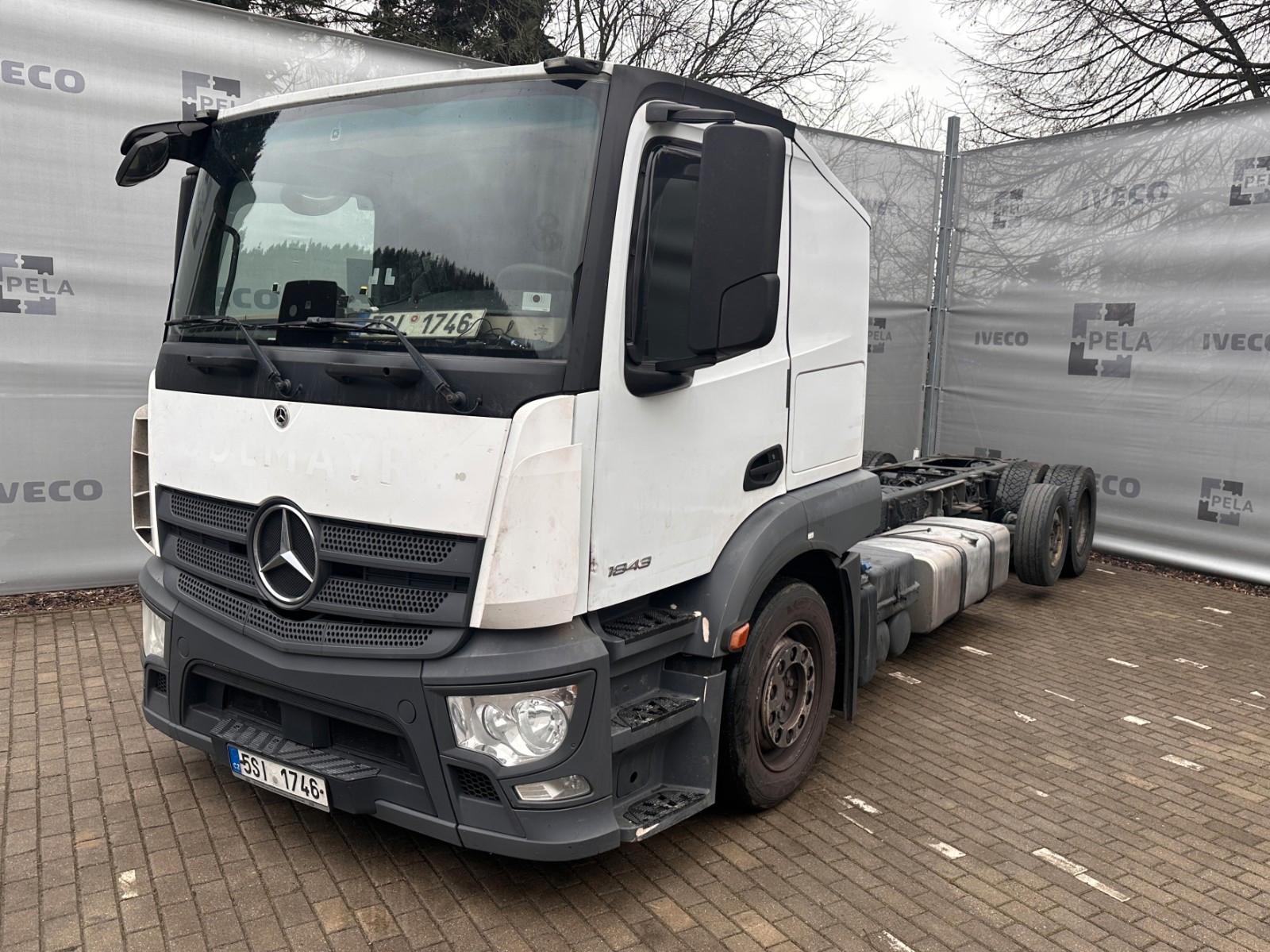 Mercedes-Benz Actros 2443 6x2 Chassis under car carrier