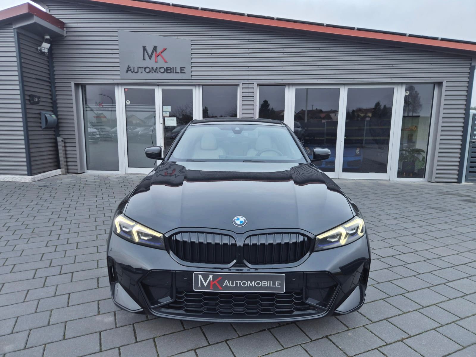 330 i Limousine M Sportpaket % % % %