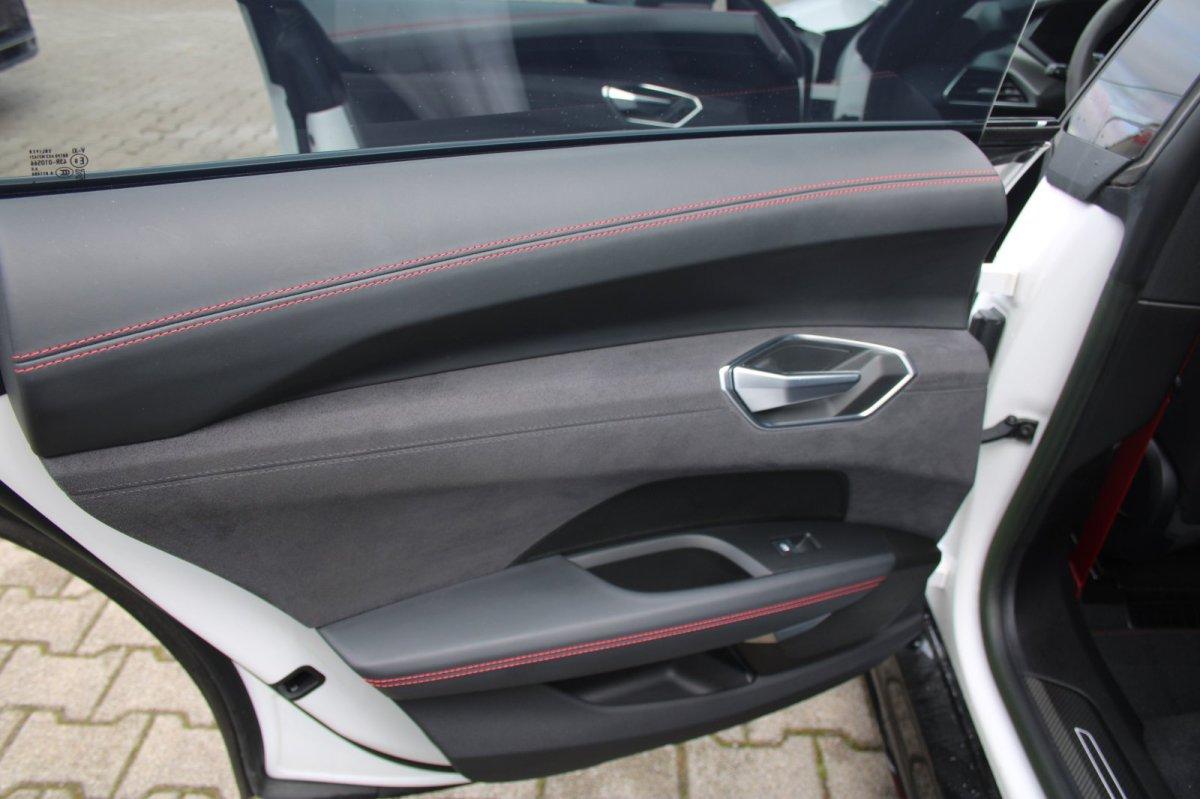 Audi e-tron RS GT quattro Carbon Matrix Top-View Pano