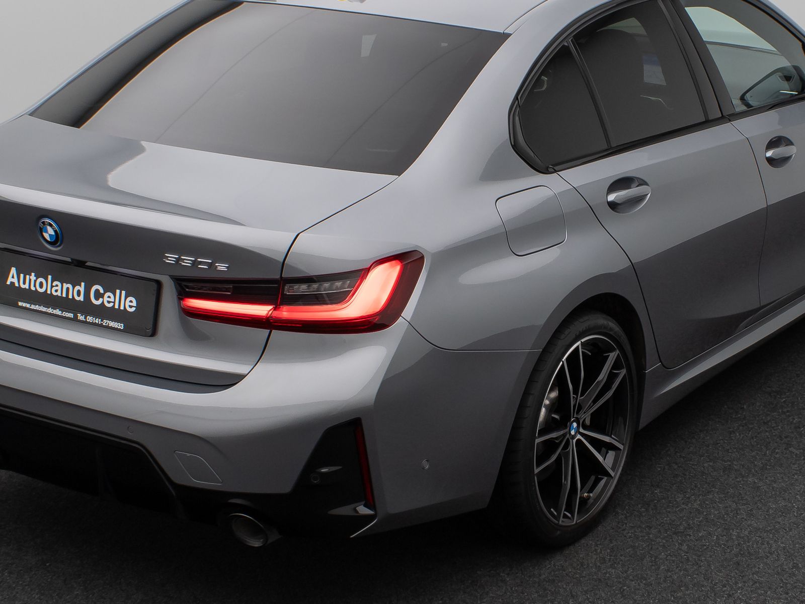 Fahrzeugabbildung BMW 330e M Sport Kamera HUD DAB H/K DrivAssis 19Zoll