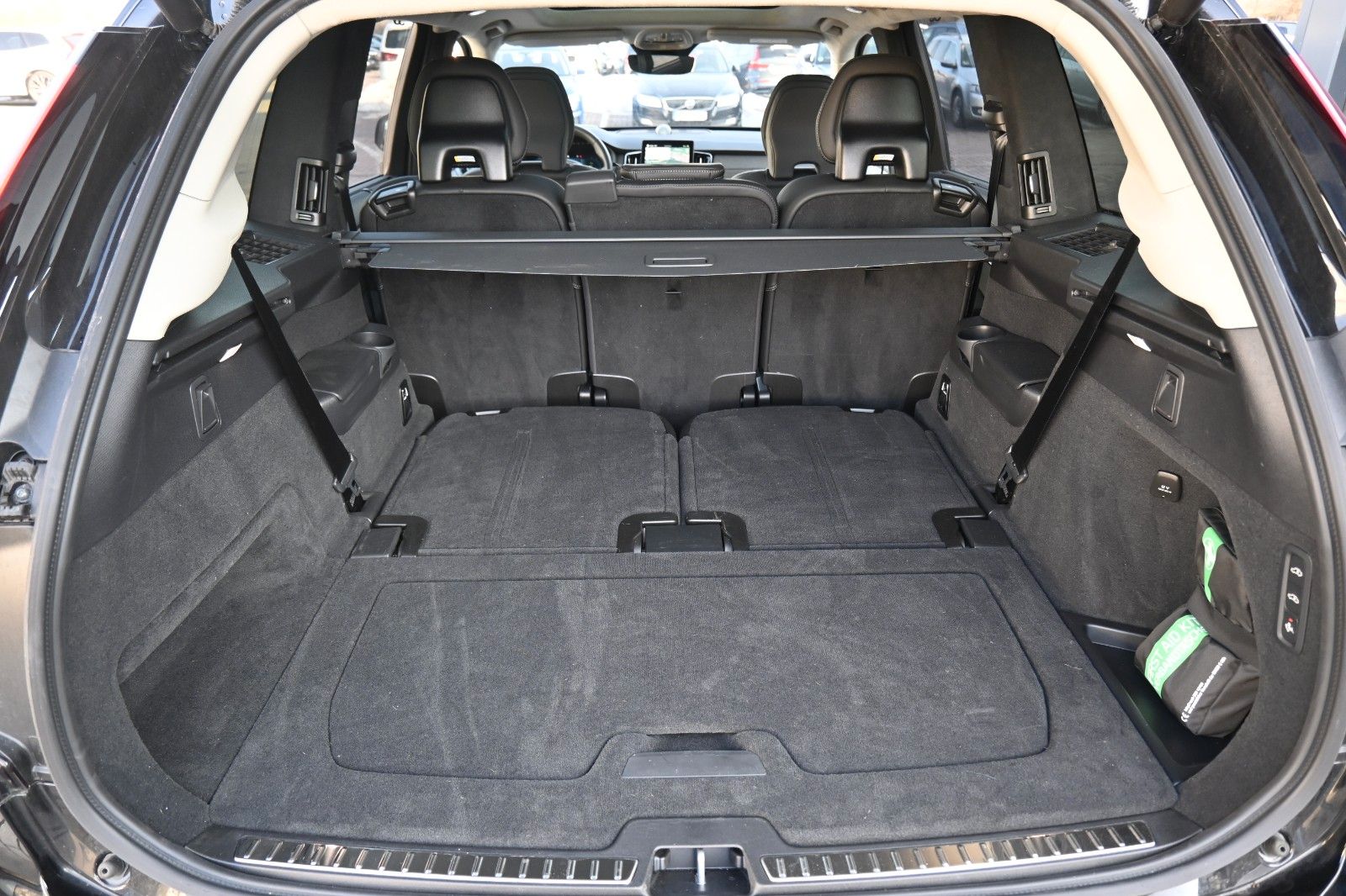 Fahrzeugabbildung Volvo XC90 T8 AWD Ultra Dark*STDHZG*360**LUFT*B&W*22"