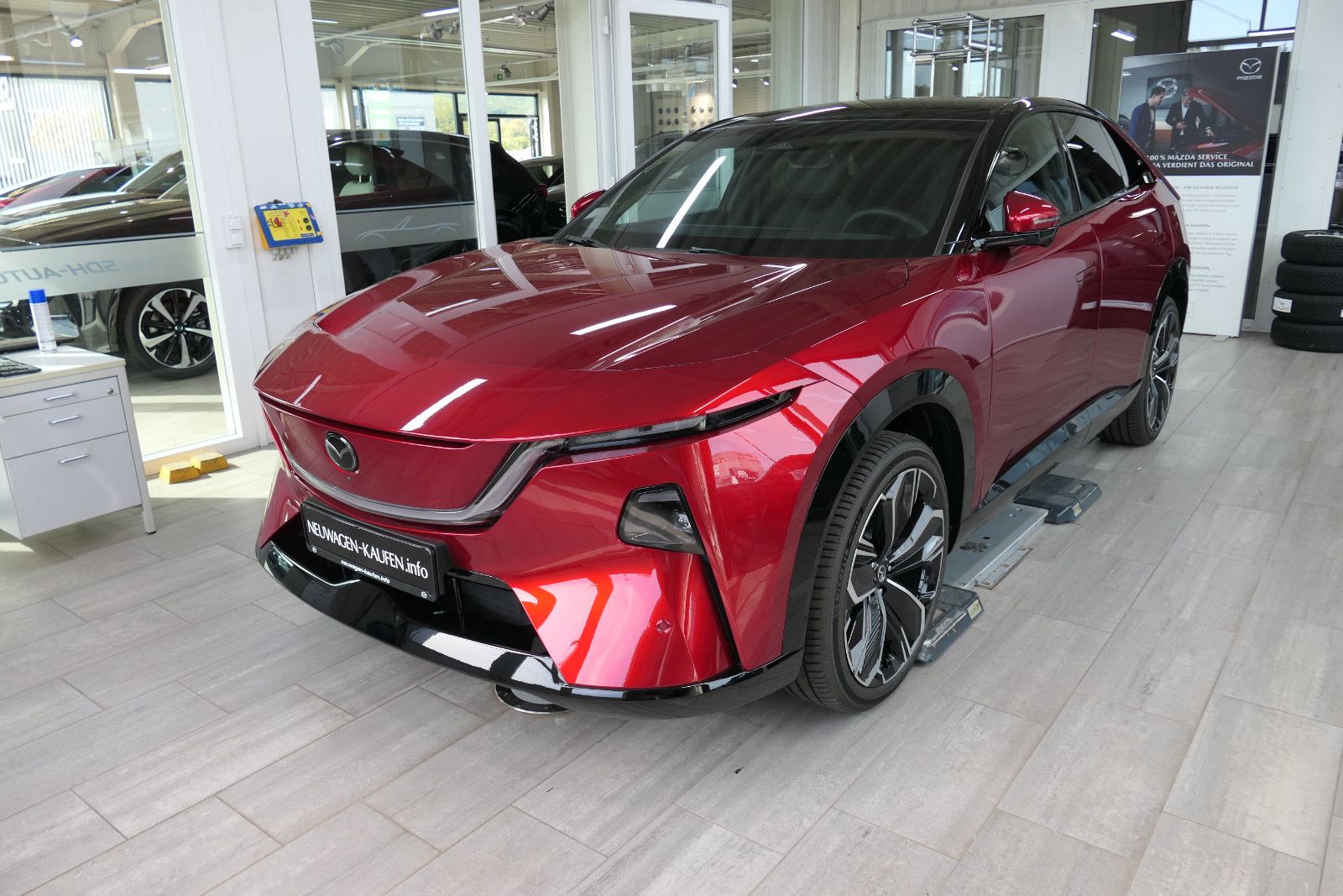 Mazda CX 6e Takumi mit 21 Zoll Räder inkl. ab sofort imagem 2