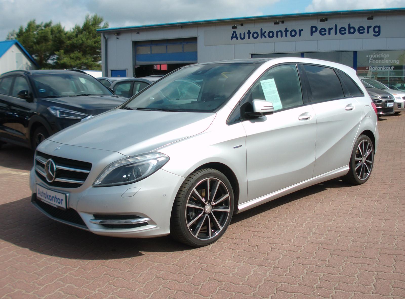 Mercedes-Benz B 200 .Teilleder.Navi.Pano.Night P.AHK Schw.