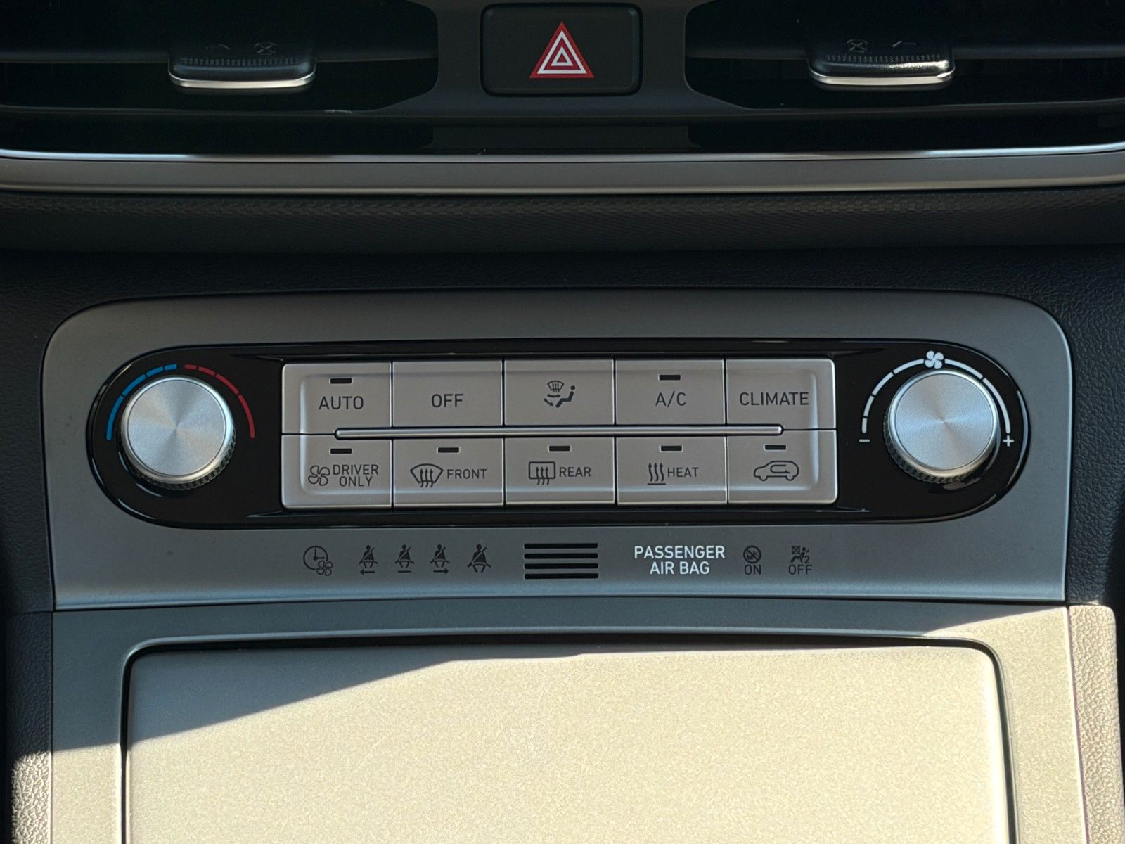 Fahrzeugabbildung Hyundai KONA E Select SHZ LHZ ACC PDC LKA Navi CarPlay
